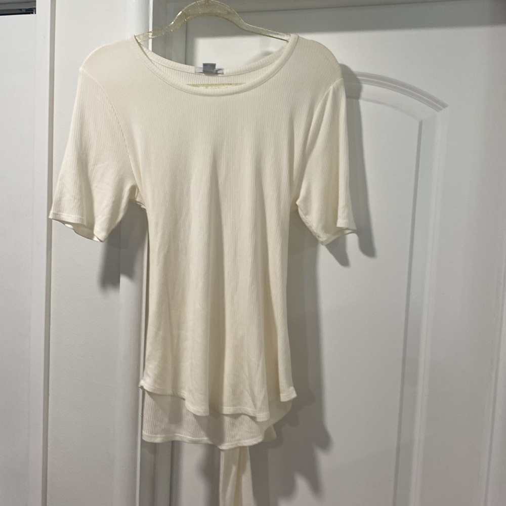 🆕Women’s Bar 111 white top. Size Large. NWT